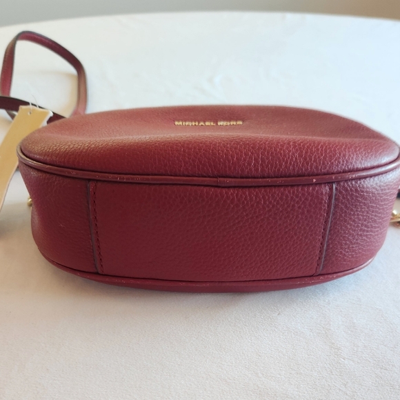 MK Michael Kors Ginny Medium Messenger Red - Picture 14 of 16